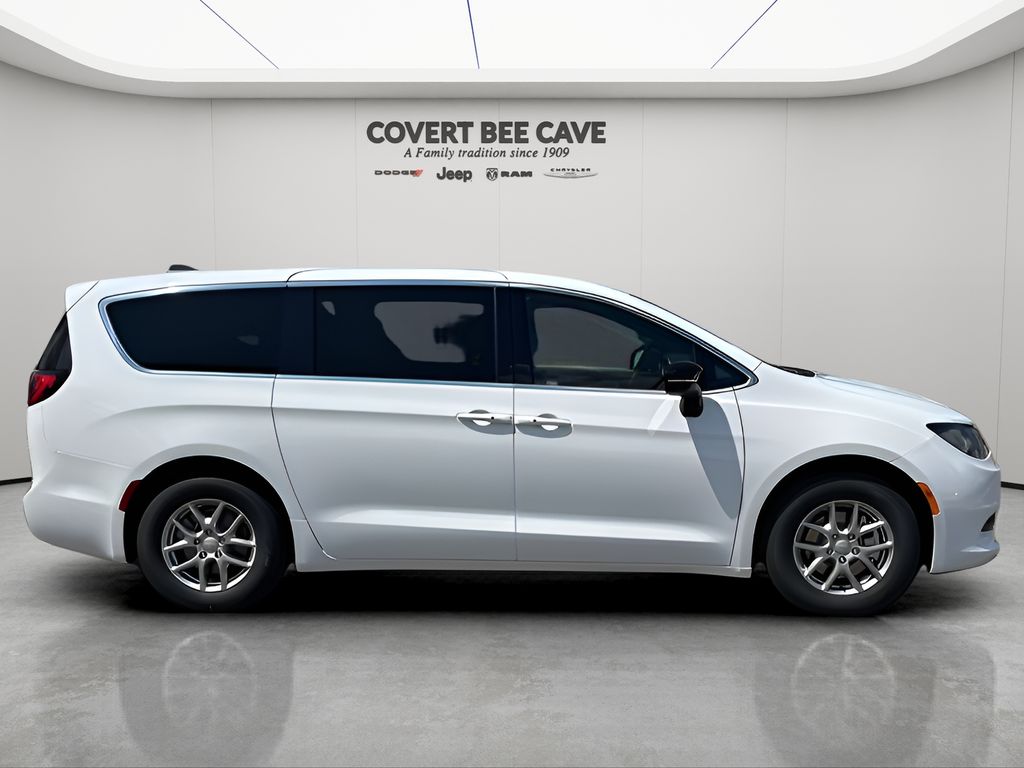 2026 Chrysler Voyager LX photo 11