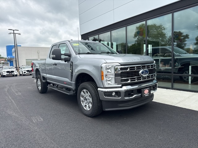 New 2023 Silver Ford XLT image 1