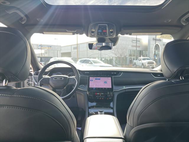2025 Jeep Grand Cherokee Limited photo 16