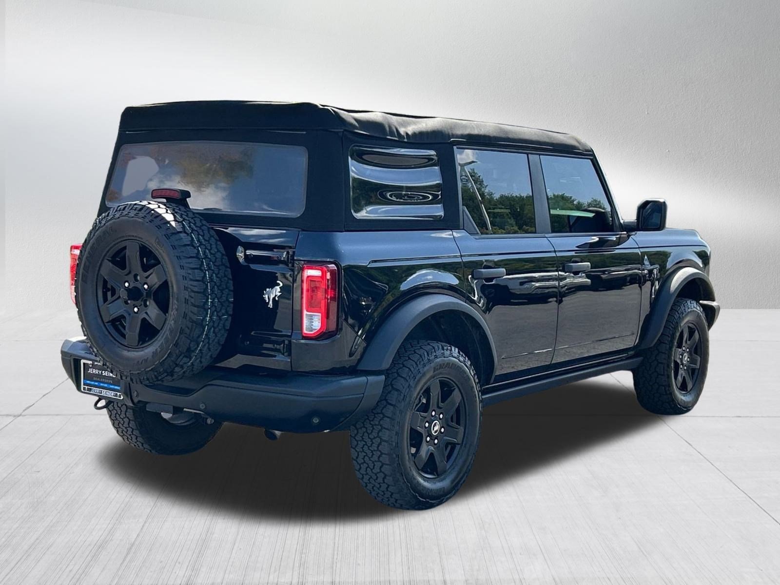 2024 Ford Bronco Black Diamond photo 4