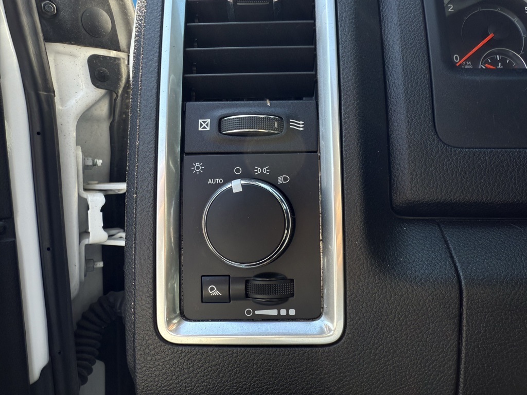 2021 Ram 1500 Classic SLT photo 14