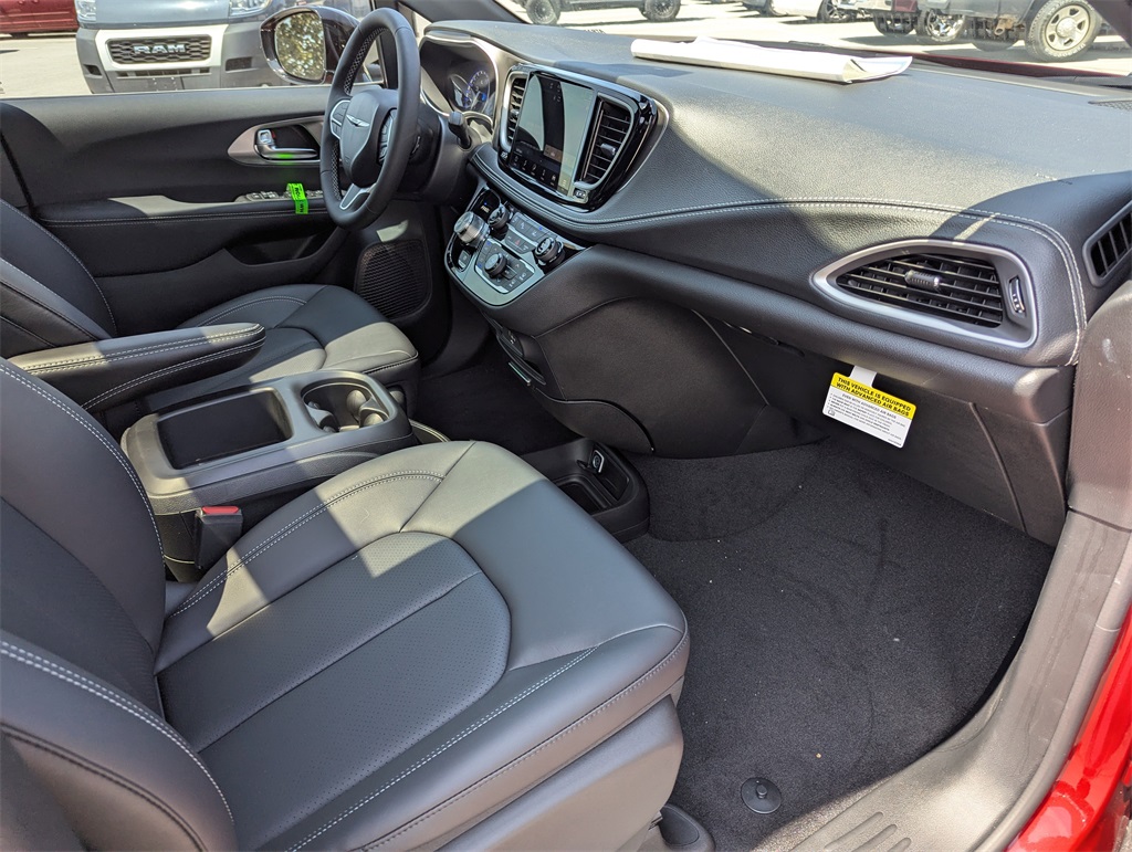 2026 Chrysler Pacifica photo 37