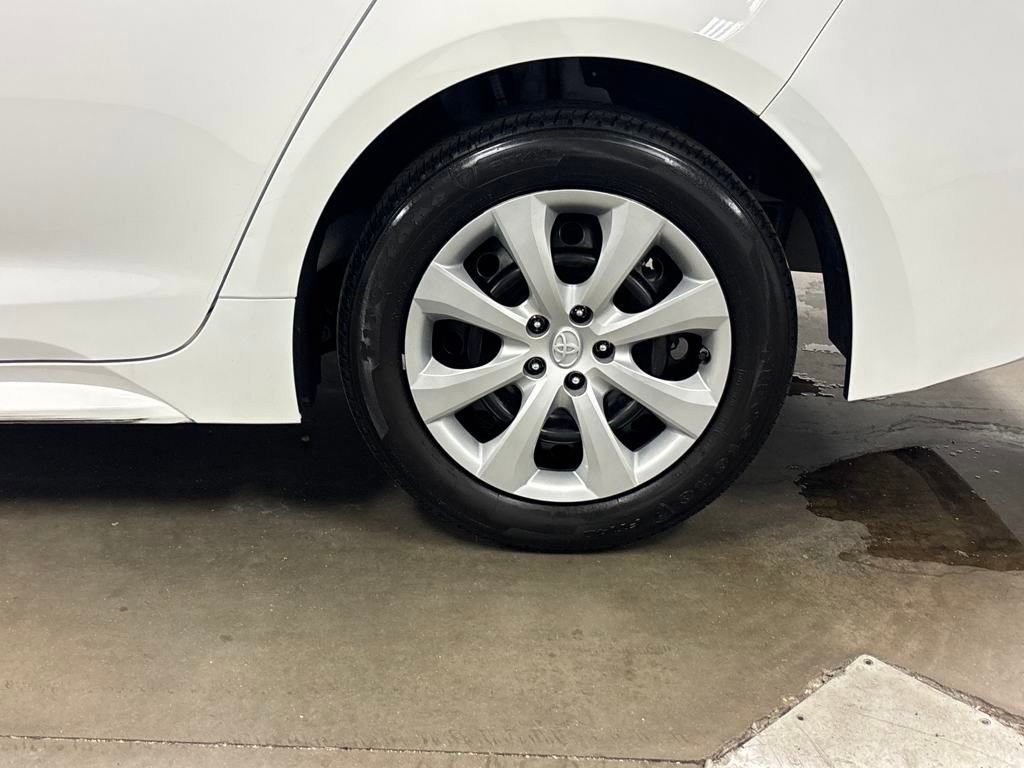 2023 Toyota Corolla LE photo 9