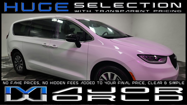 2024 Chrysler Pacifica PHEV Select's photo