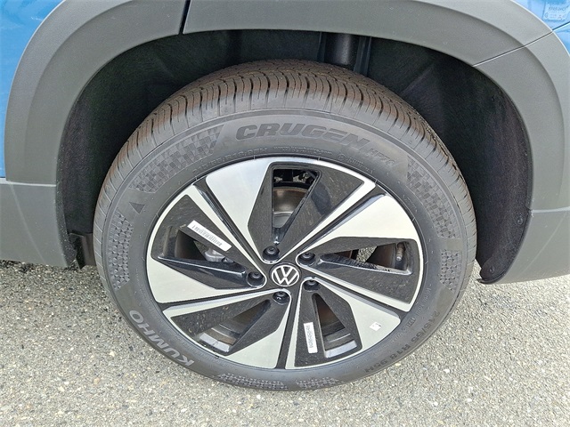 2025 Volkswagen Taos SE photo 4