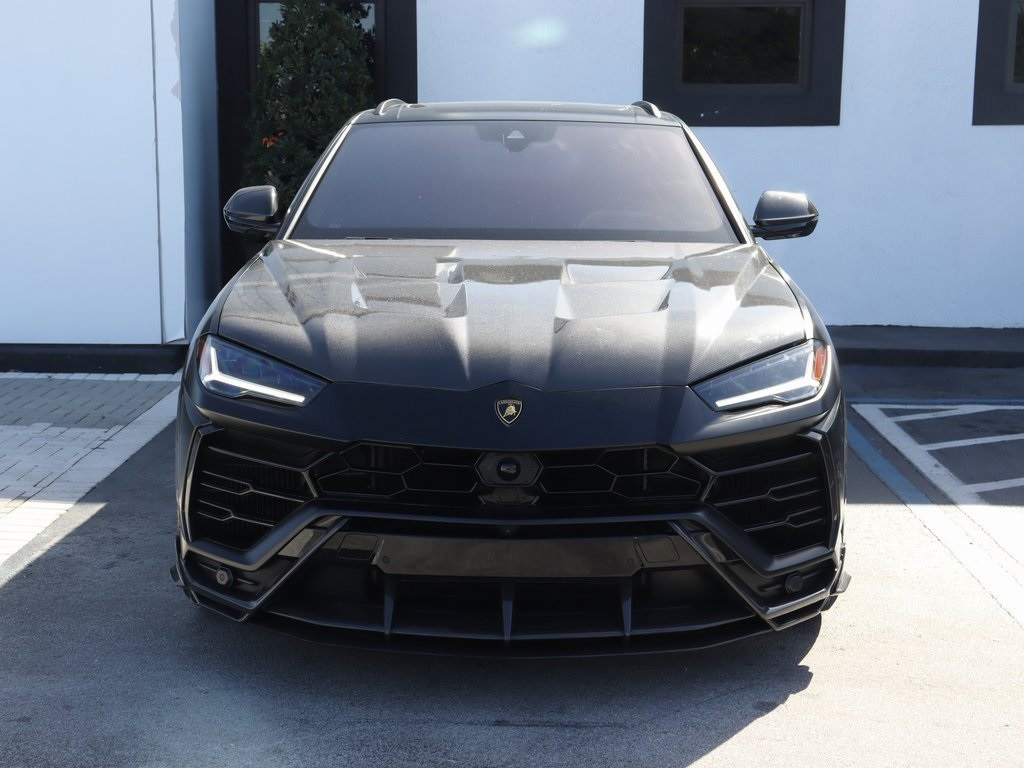 2022 Lamborghini Urus photo 2