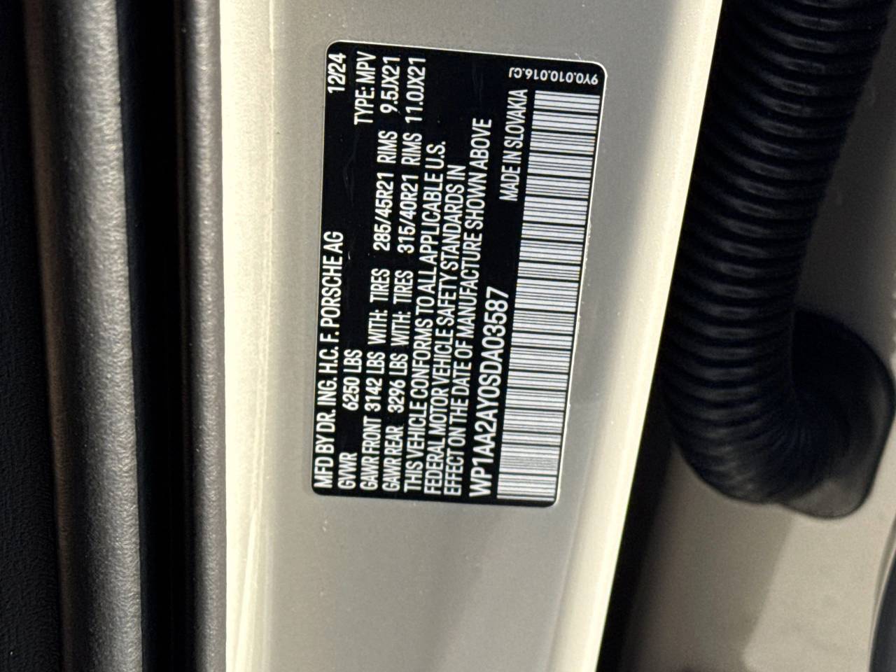 2025 Porsche Cayenne Base photo 20