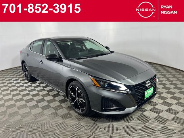 2025 Nissan Altima SR's photo