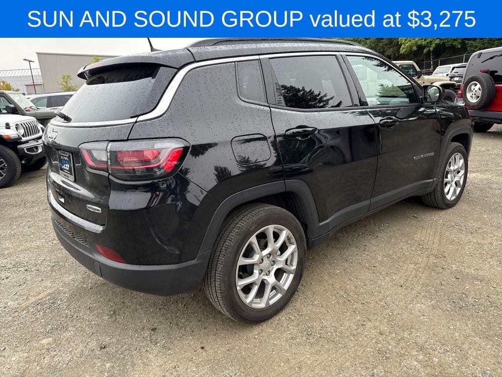 2023 Jeep Compass Latitude Lux photo 3