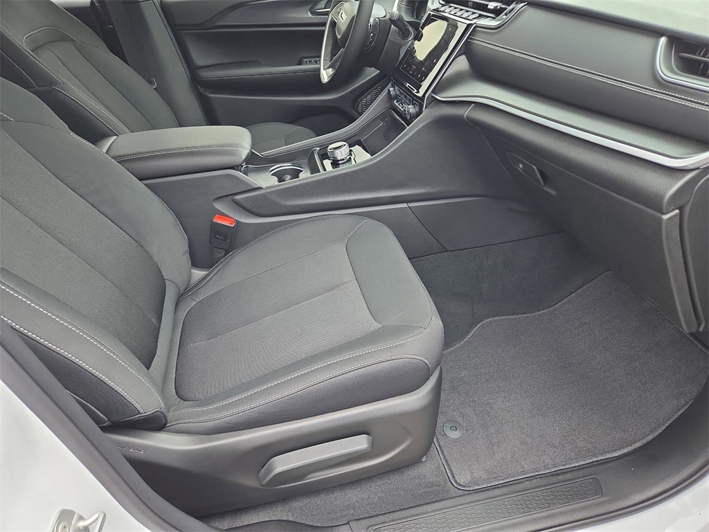 2025 Jeep Grand Cherokee Laredo photo 27