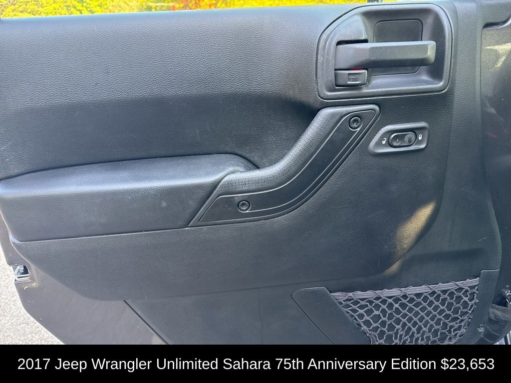 2017 Jeep Wrangler Unlimited Sahara photo 8