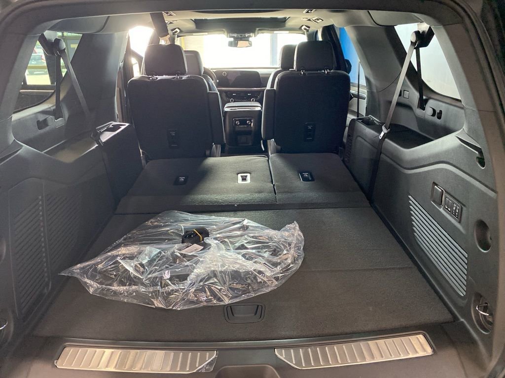 2025 Chevrolet Suburban RST photo 20