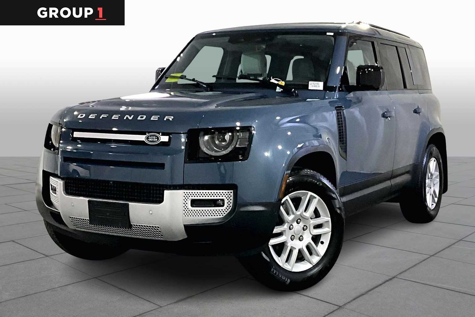 2025 Land Rover Defender S's photo