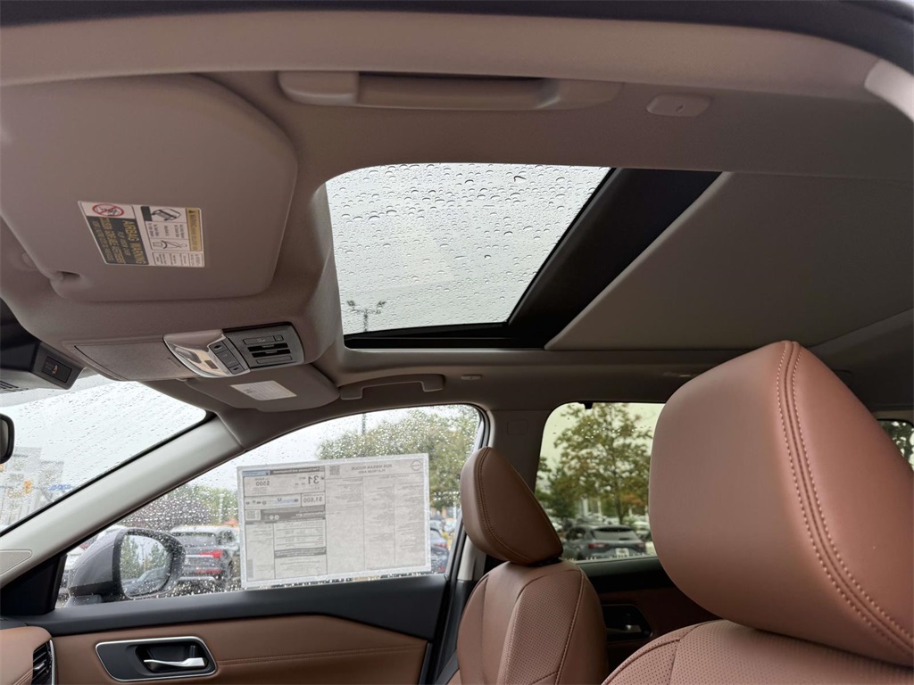 2026 Nissan Rogue Platinum photo 3