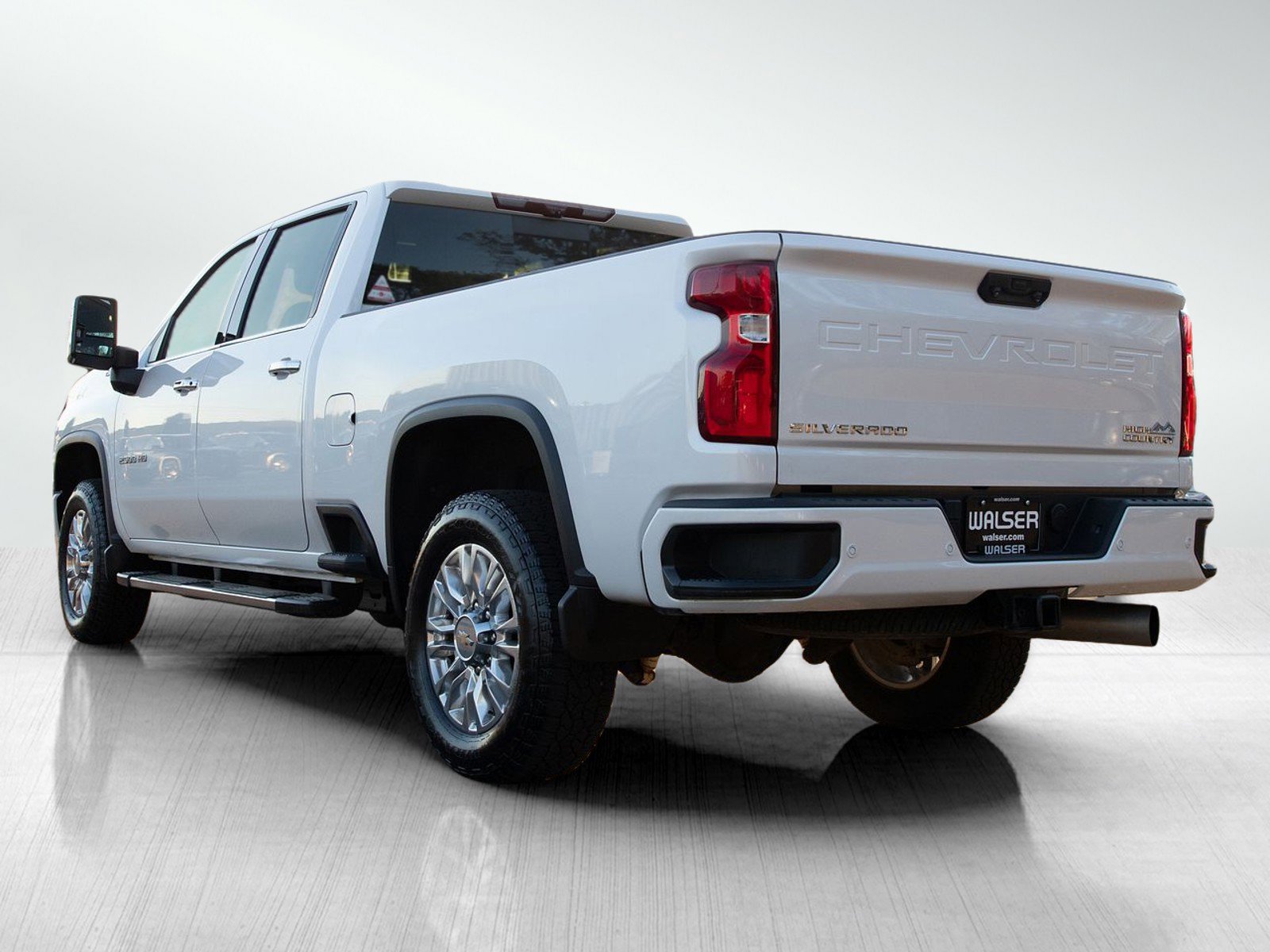 2023 Chevrolet Silverado 2500HD High Country photo 3