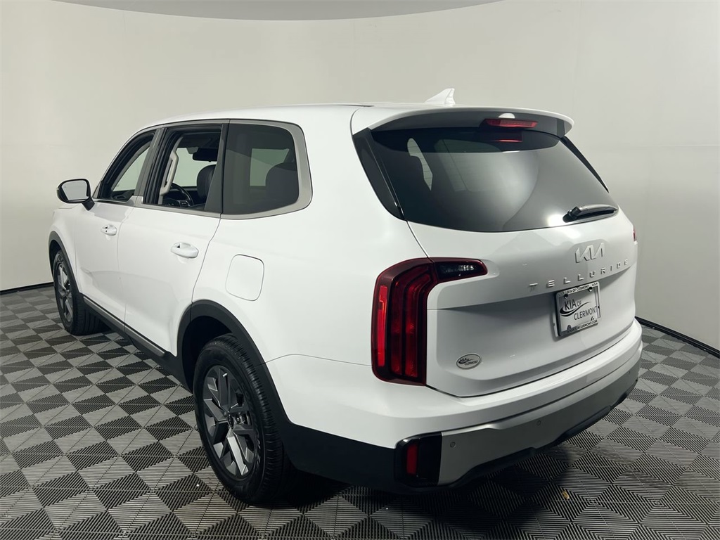 2025 Kia Telluride LX photo 5