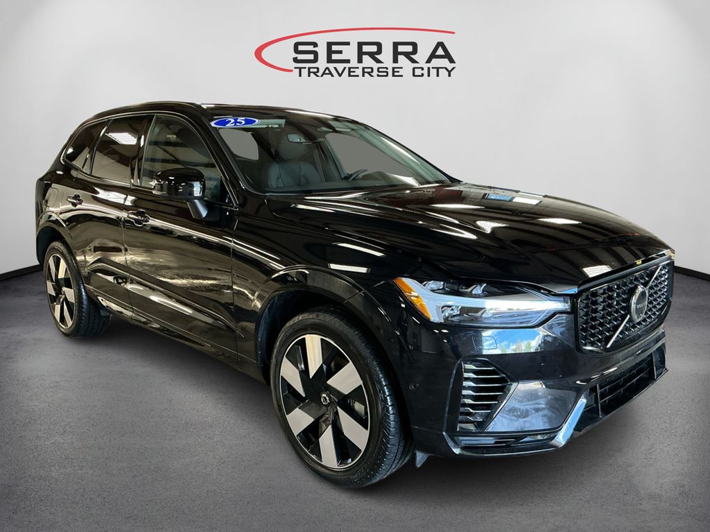 2025 Volvo XC60 Hybrid T8 Plus photo 3