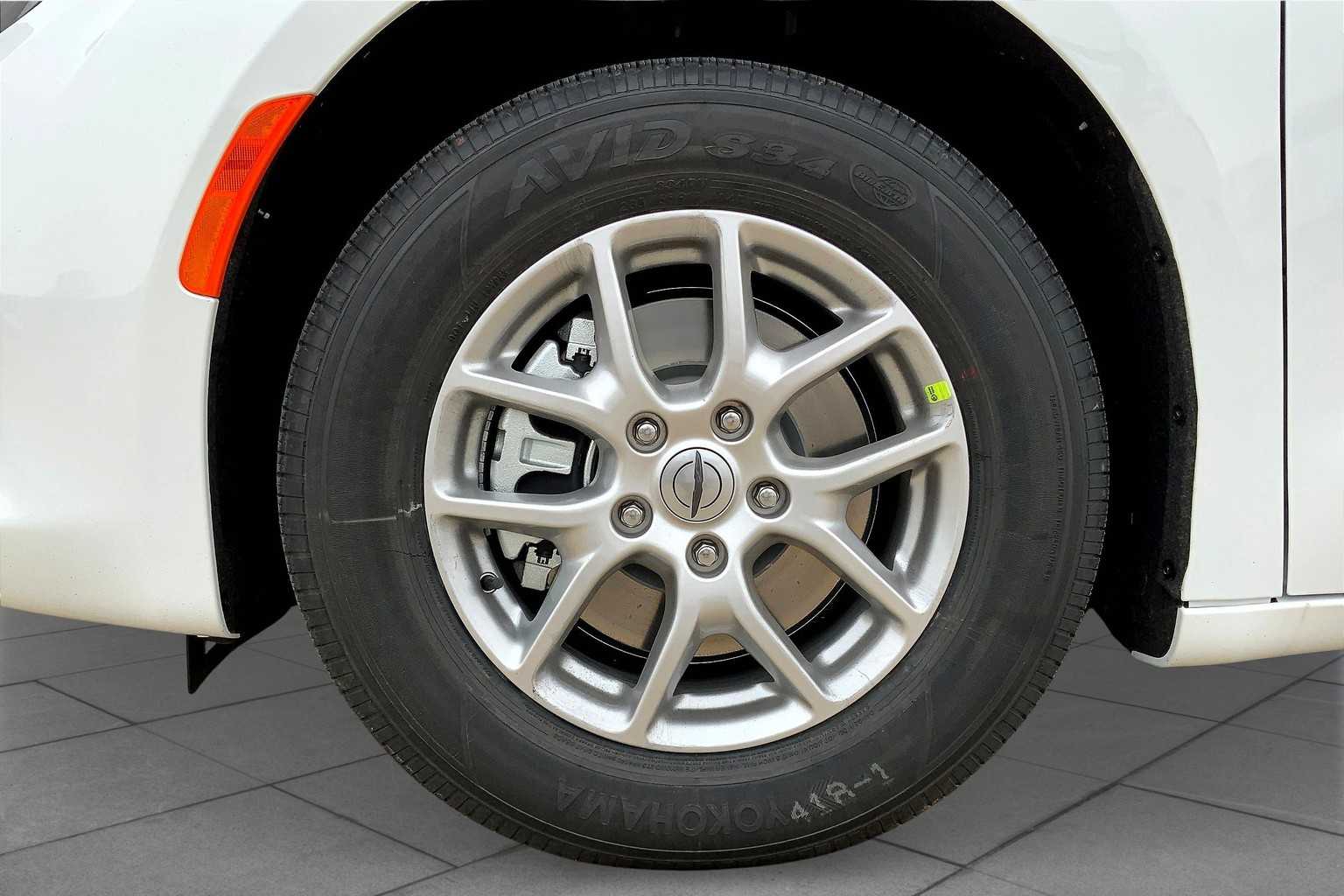 2025 Chrysler Voyager LX photo 12