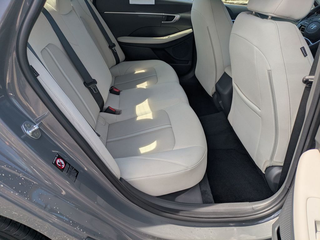 2022 Hyundai Sonata SE photo 23
