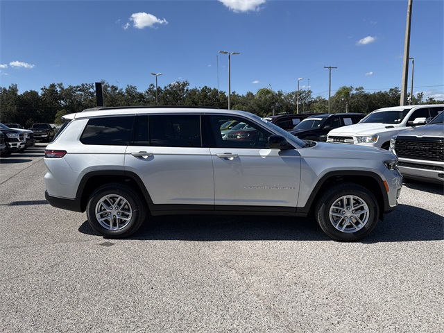 2025 Jeep Grand Cherokee Laredo X photo 3