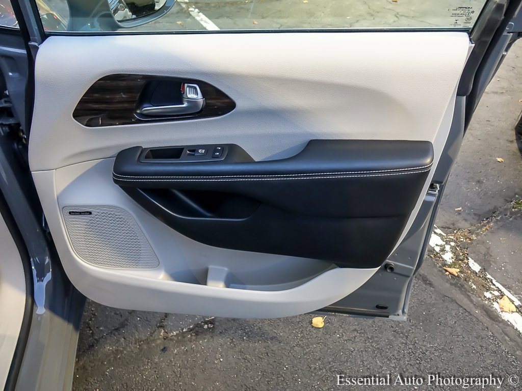 2022 CHRYSLER PACIFICA - Image 33