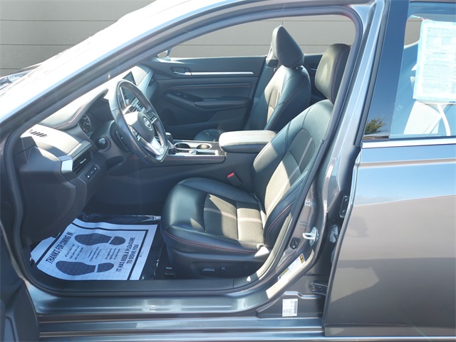 2023 Nissan Altima 2.5 SR photo 9