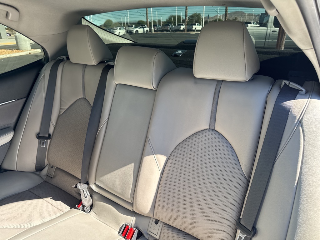 2018 Toyota Camry XSE photo 17