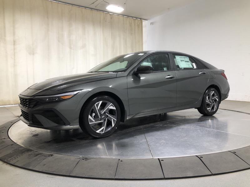 2025 Hyundai Elantra SEL Sport photo 4
