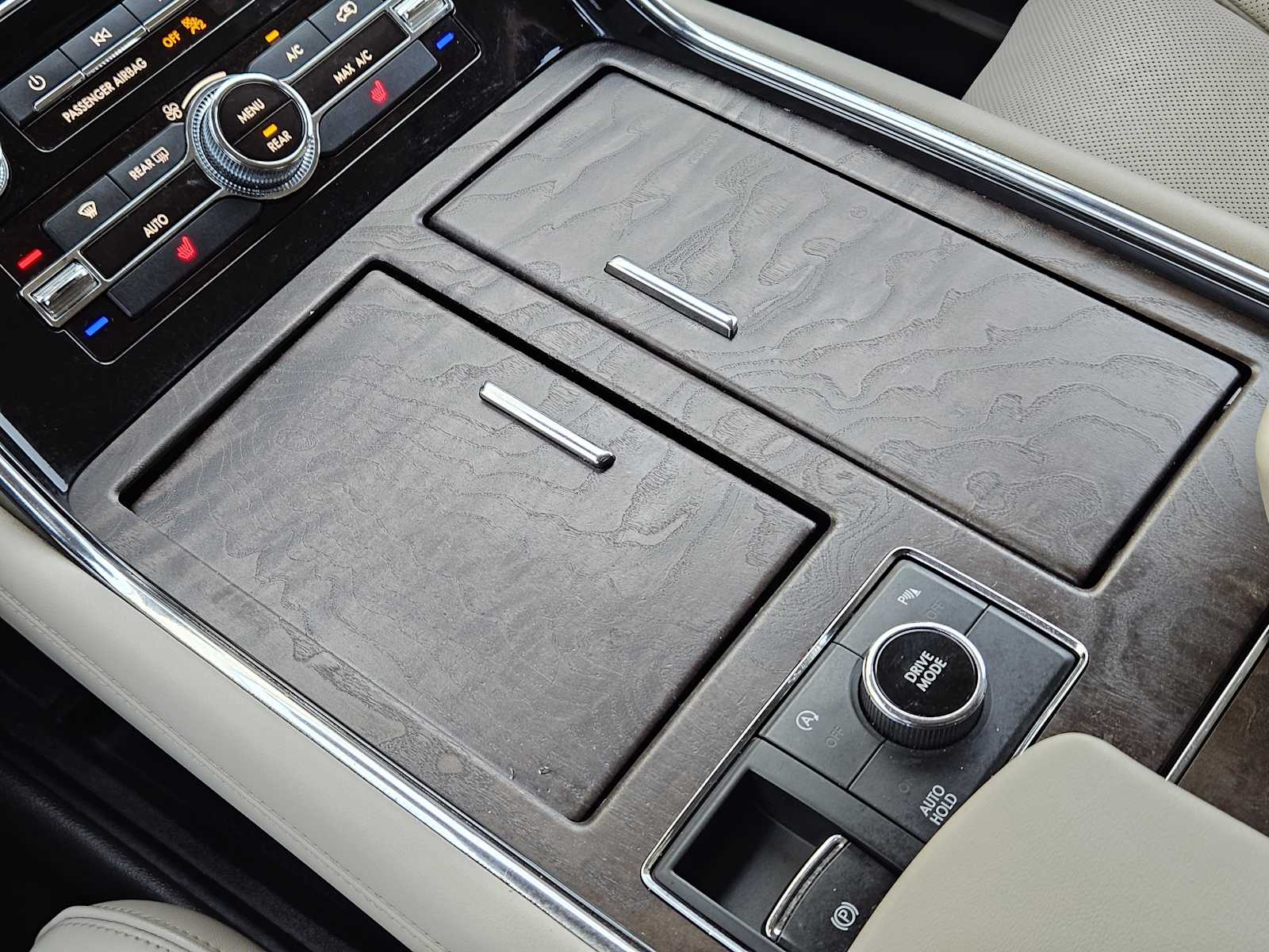2019 Lincoln Navigator Select photo 16