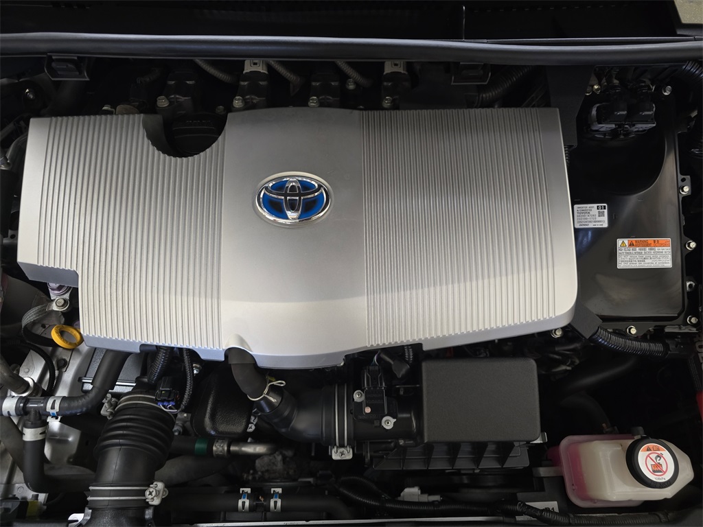 2018 Toyota Prius Three photo 30