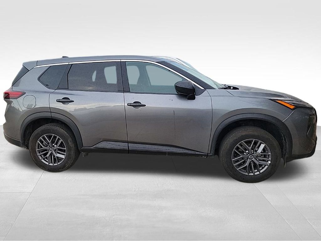 2024 Nissan Rogue S AWD photo 4