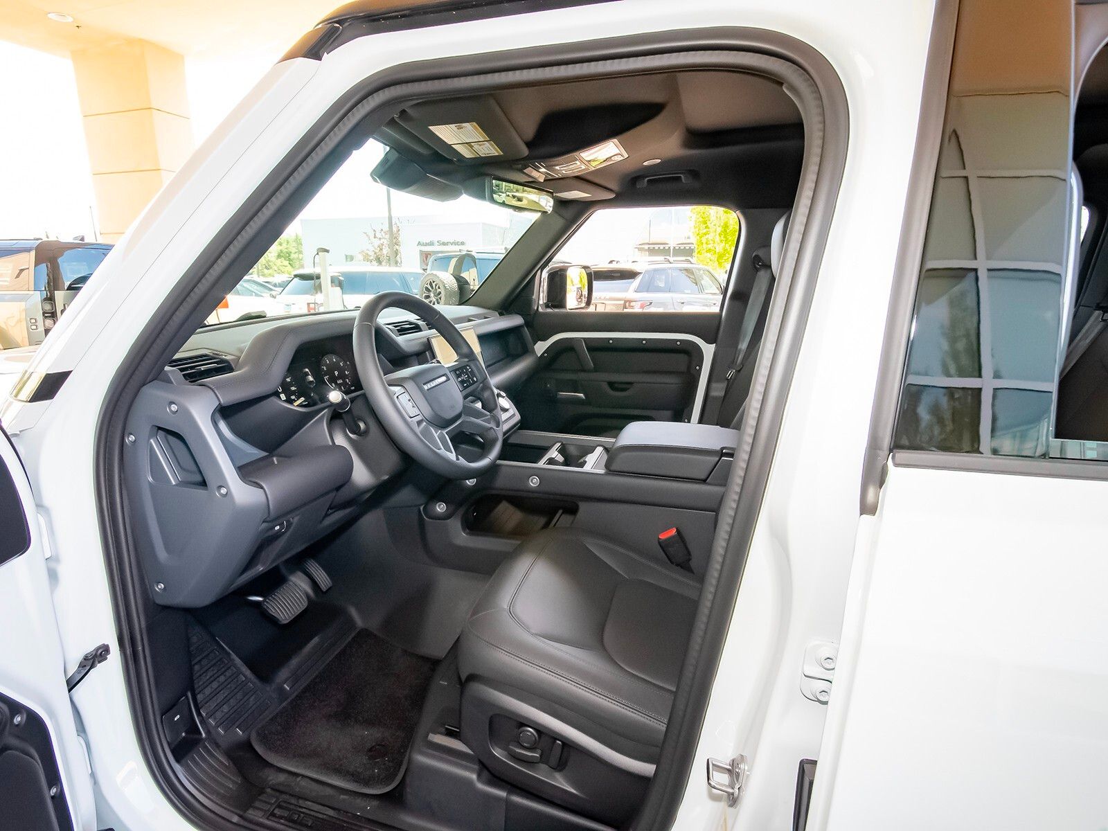 2025 Land Rover Defender 110 X-Dynamic SE photo 32