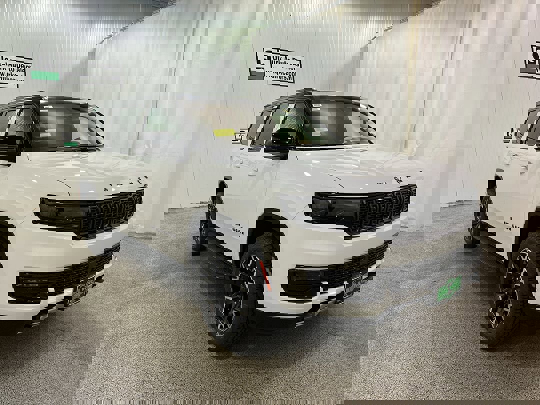 2025 Jeep Wagoneer Series II's photo