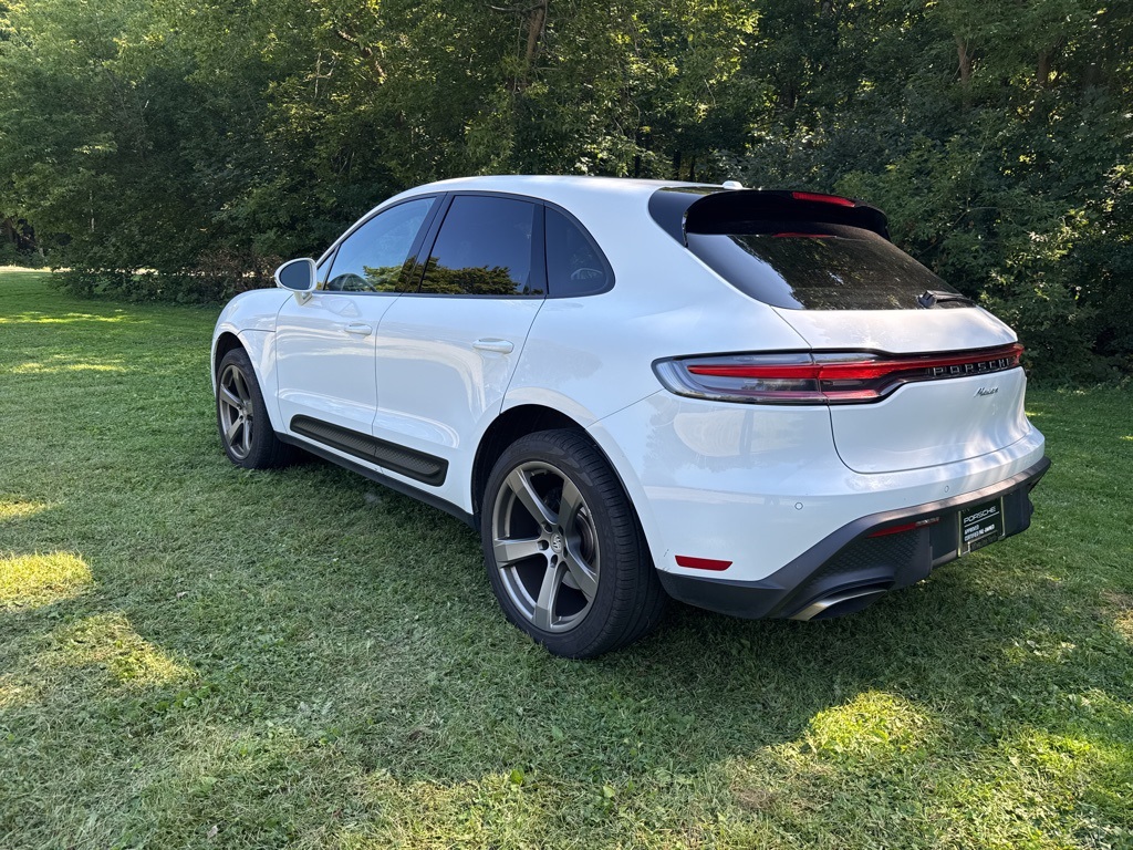 2023 Porsche Macan Base photo 3