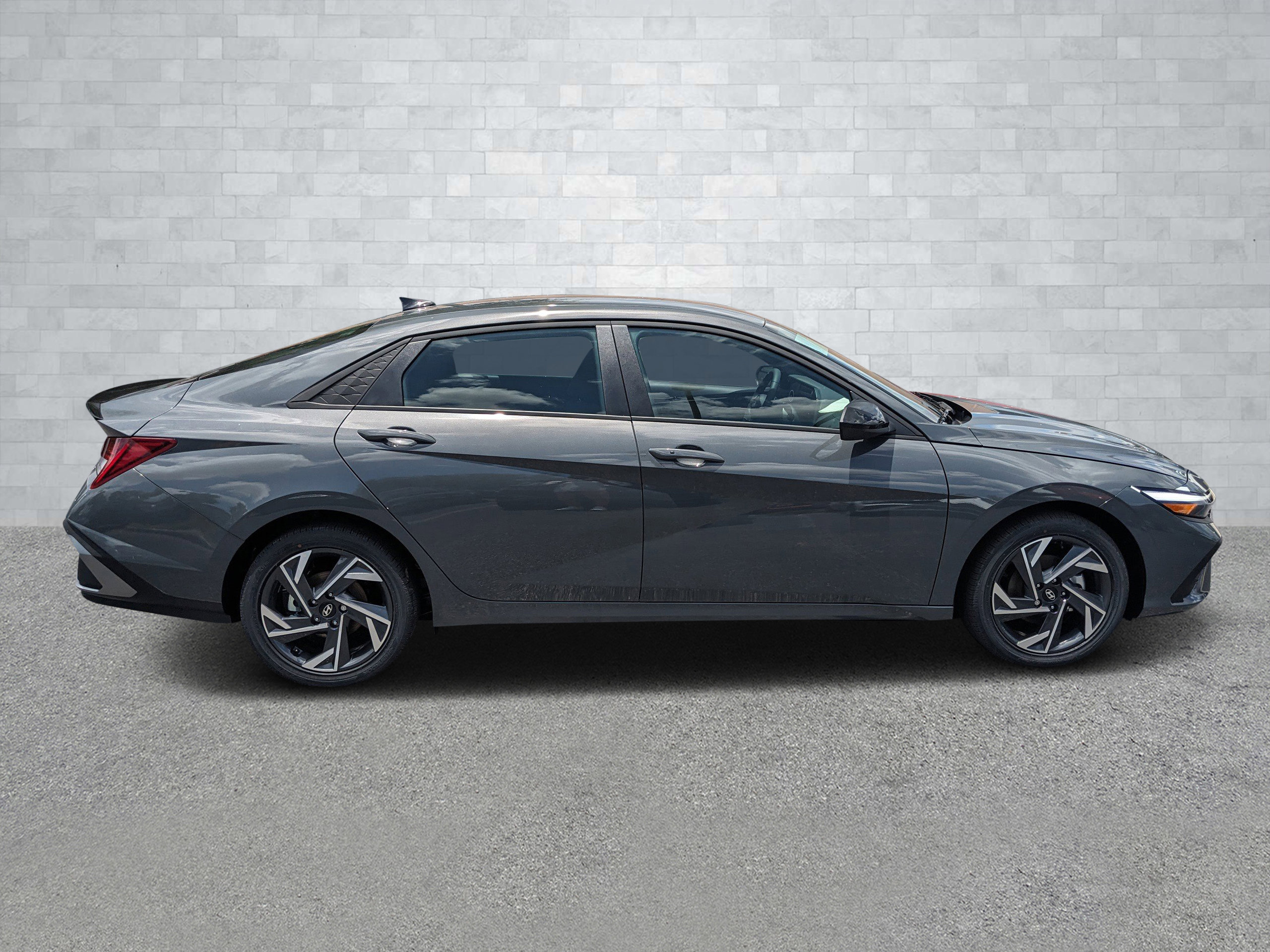 2025 Hyundai Elantra Hybrid SEL photo 3
