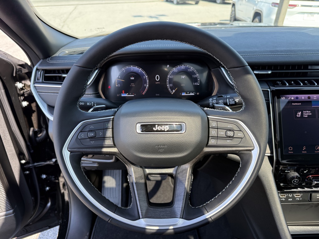 2025 Jeep Grand Cherokee Limited photo 13