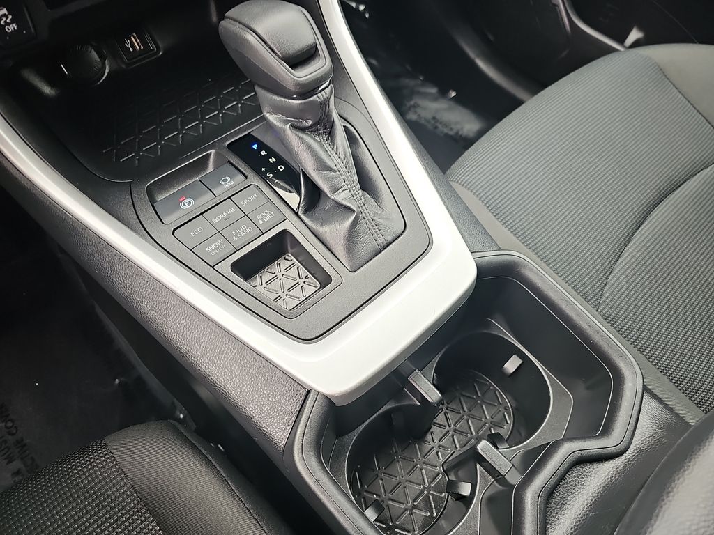 2024 Toyota RAV4 LE photo 19