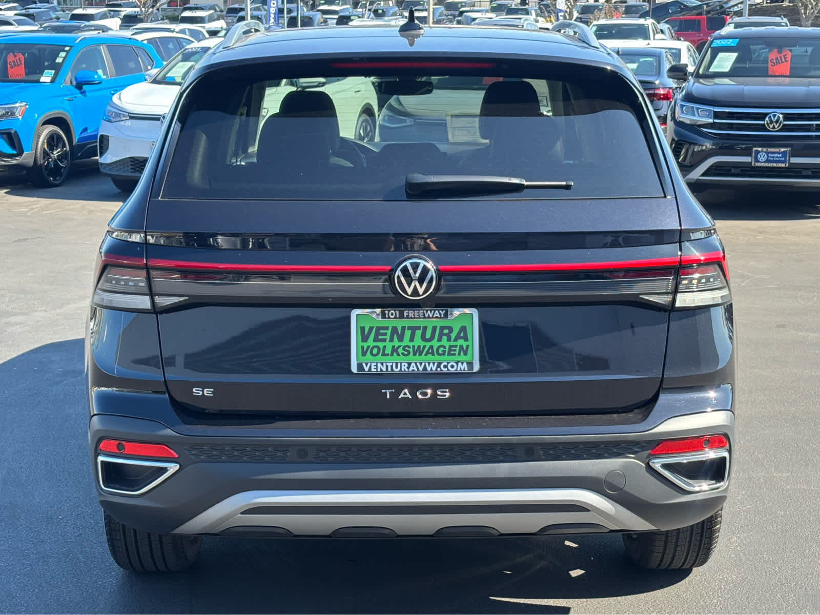 2025 Volkswagen Taos SE photo 3