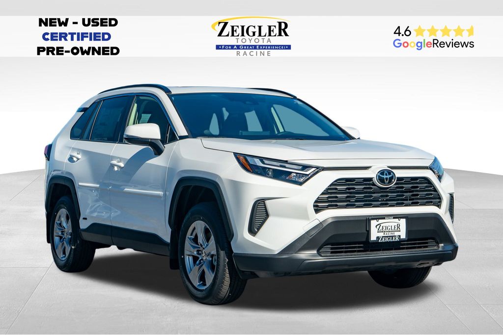 2025 Toyota RAV4 XLE's photo