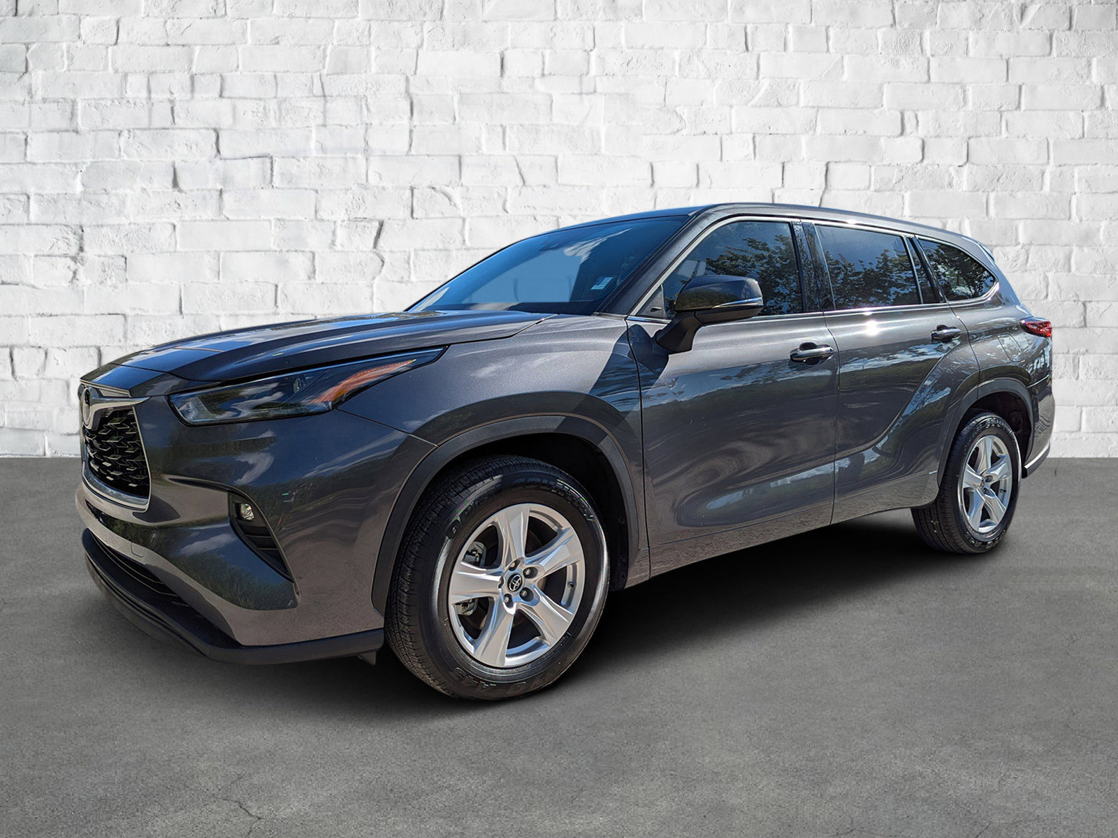 2022 Toyota Highlander LE photo 8