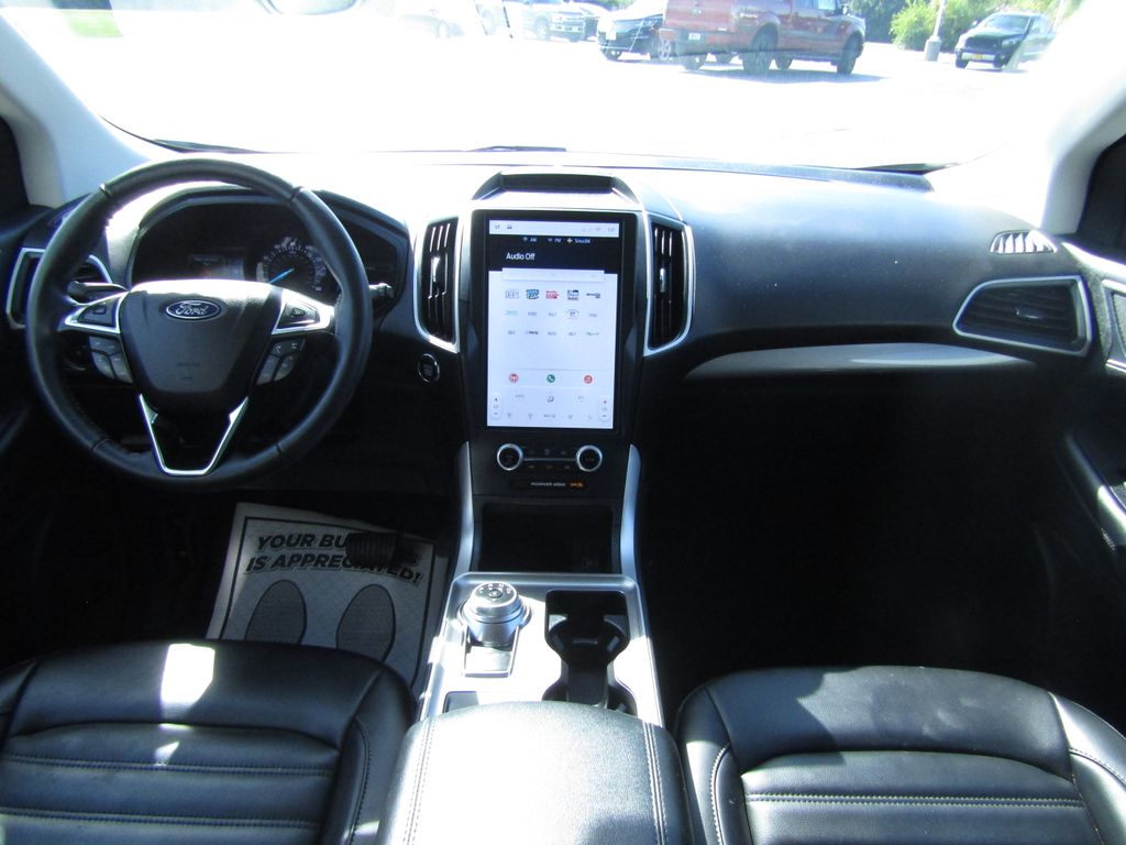 2023 Ford Edge SEL photo 9
