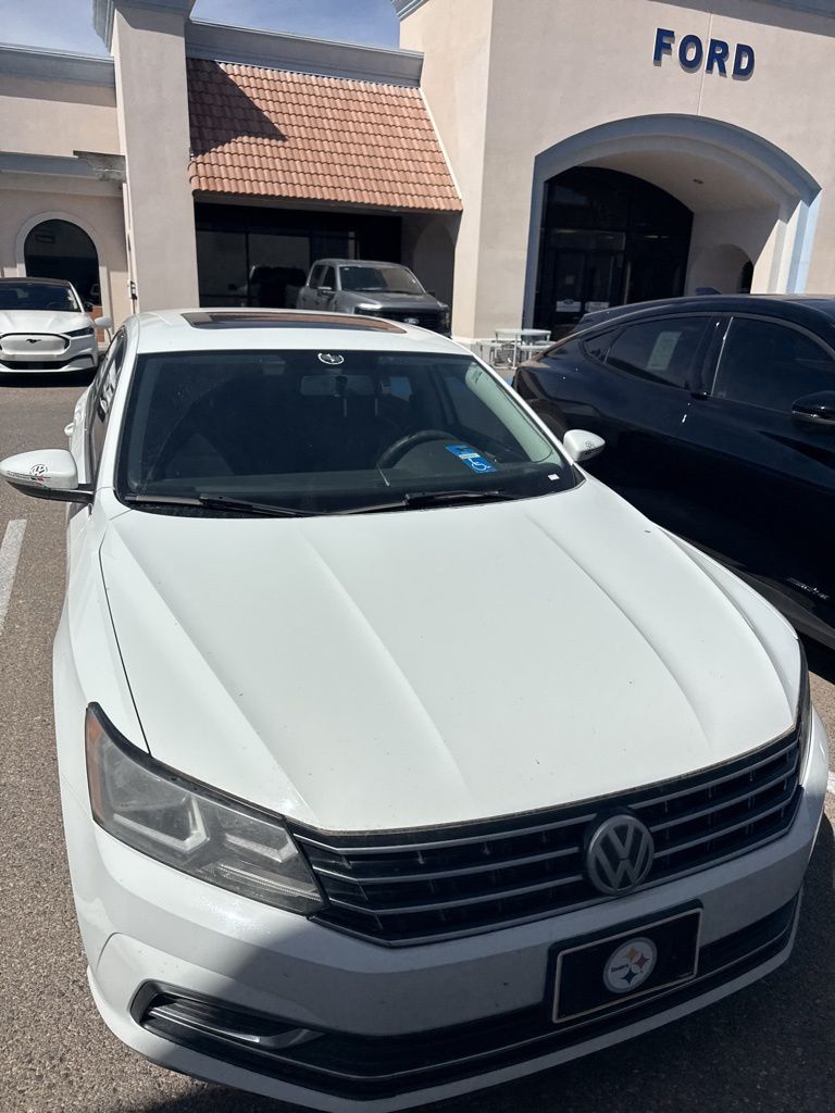 2017 Volkswagen Passat SE photo 3