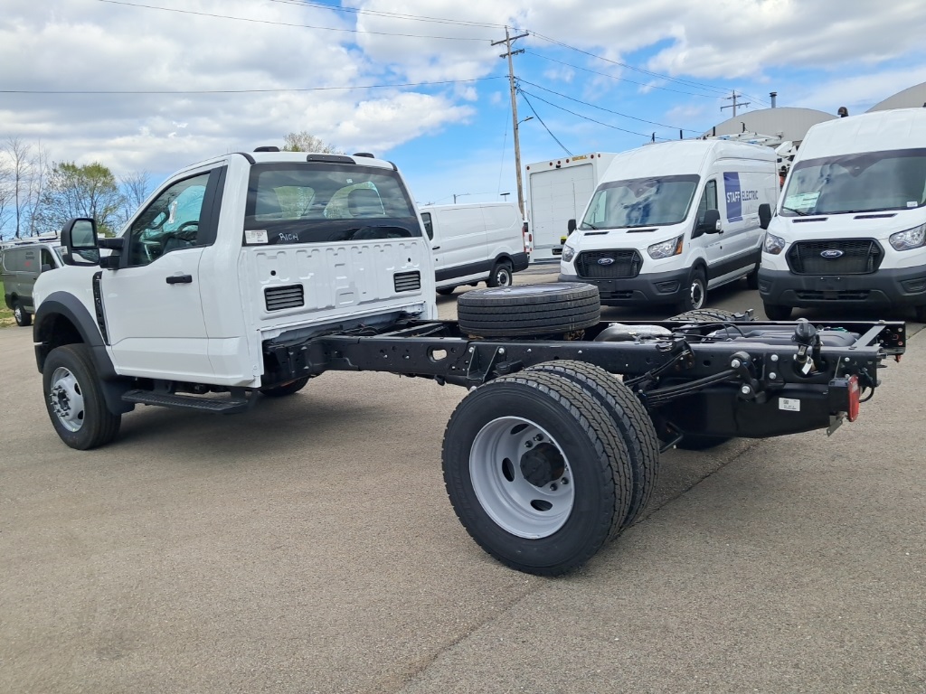 2025 Ford F-600 photo 4