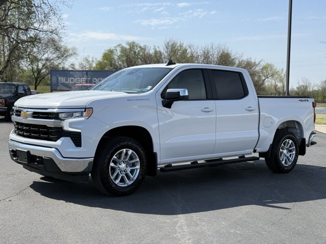 2023 Chevrolet Silverado 1500 LT photo 3