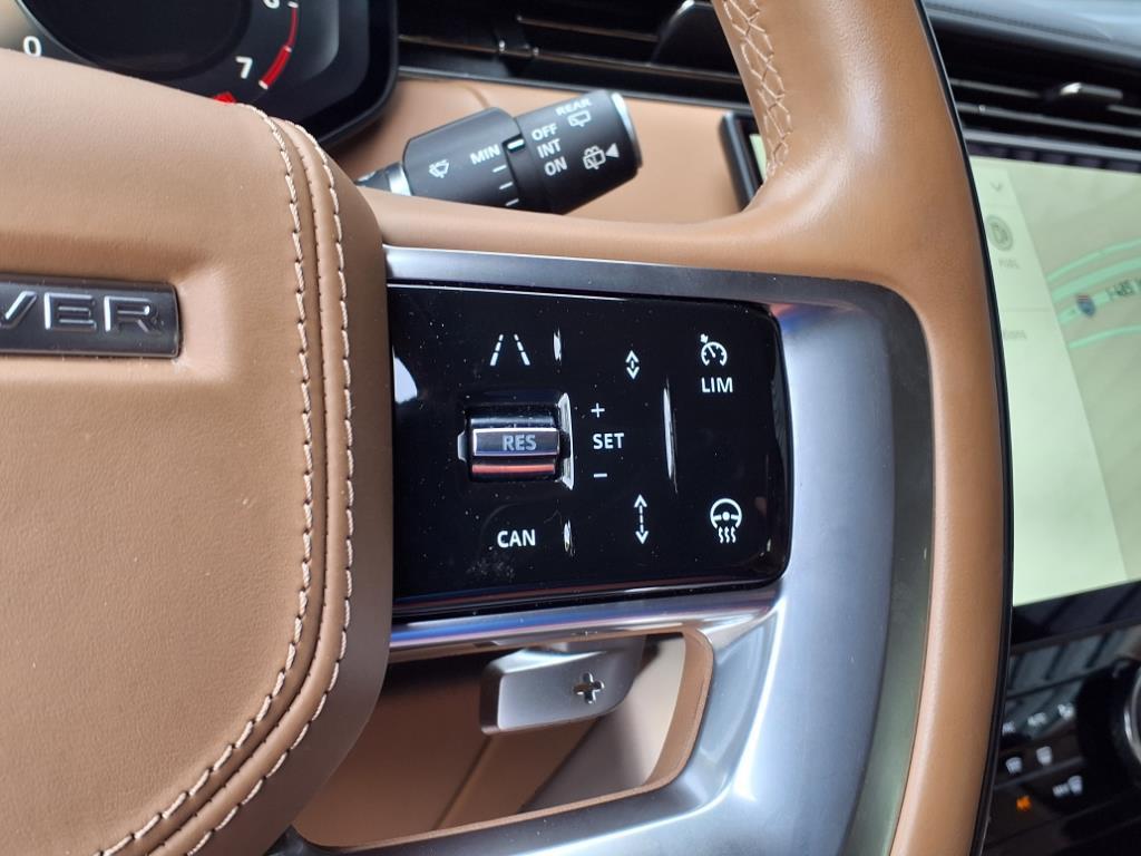 2023 Land Rover Range Rover SE photo 17