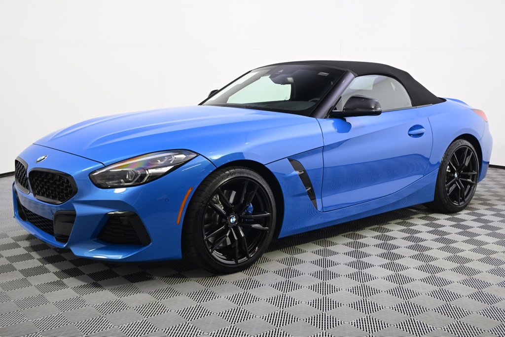 Used 2021 BMW Z4 Base with VIN WBAHF3C00MWX37410 for sale in Minneapolis, Minnesota