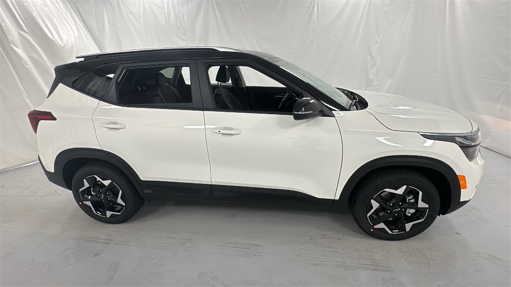 2026 Kia Seltos S photo 2