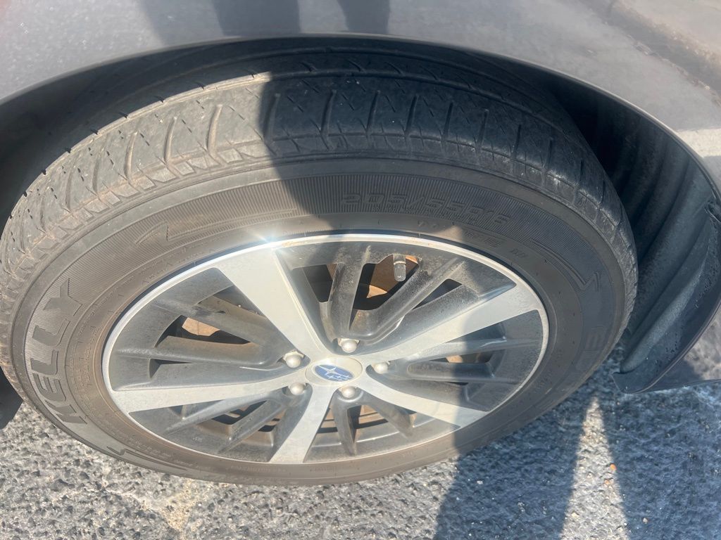 2019 Subaru Impreza 2.0i Premium photo 14
