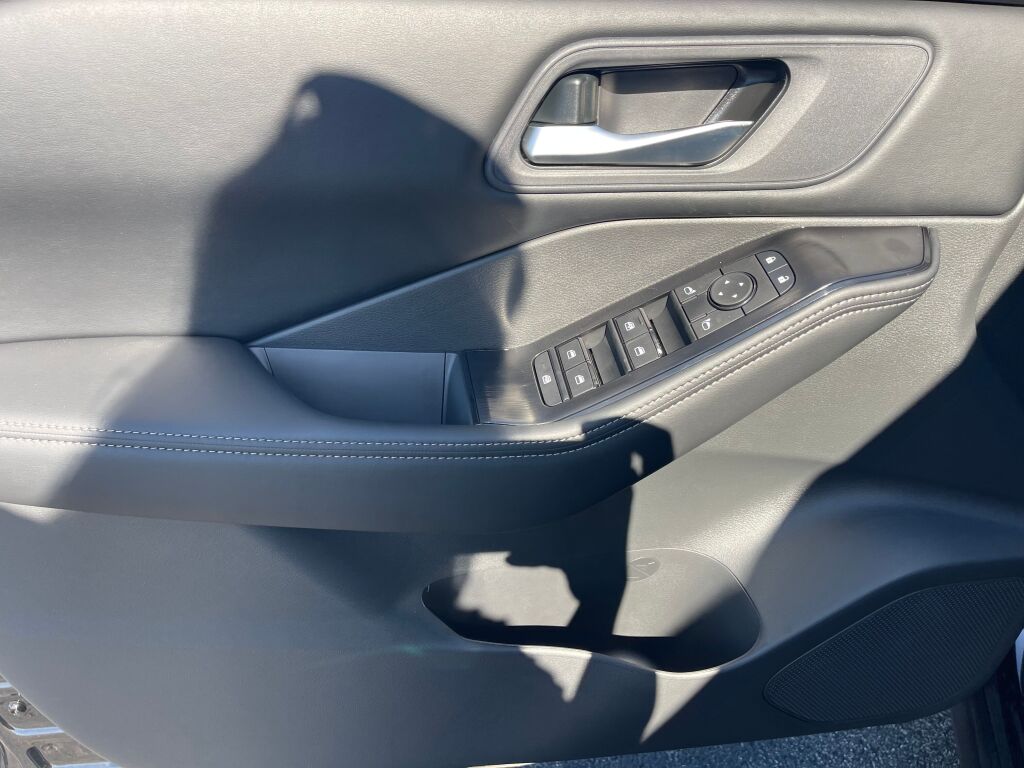 2026 Nissan Rogue SV photo 7