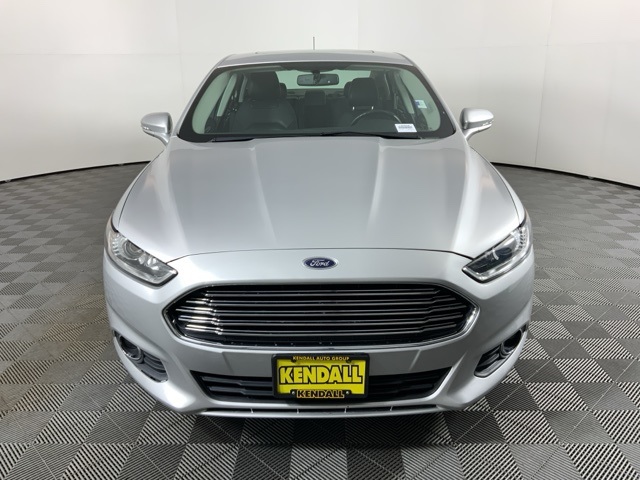 2016 Ford Fusion SE photo 2